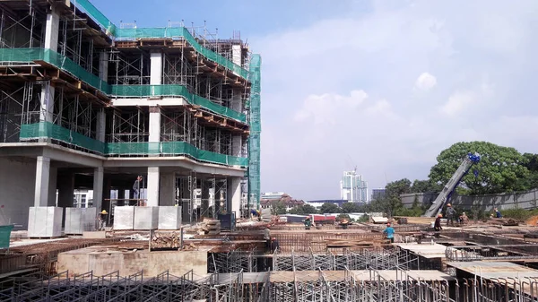 Kuala Lumpur Malaysia March 2020 Construction Site Operating Day 工人们正忙于在主管的监督下按计划活动 — 图库照片