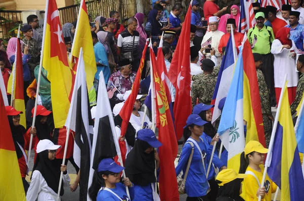 Putrajaya Malaysia Agosto 2019 Adolescentes Malaios Várias Etnias Marchando Estrada — Fotografia de Stock