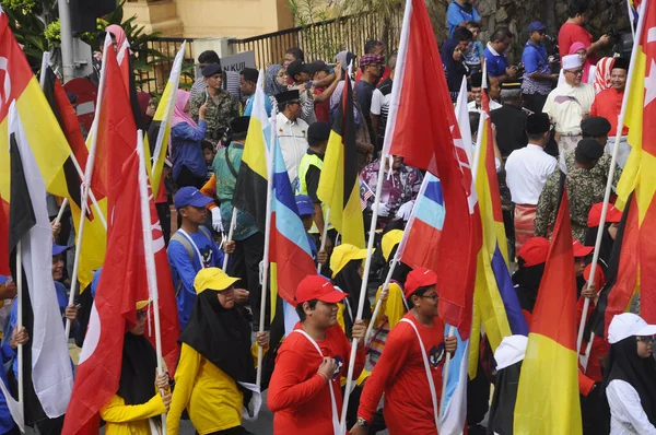 Putrajaya Malaysia Agosto 2019 Adolescentes Malaios Várias Etnias Marchando Estrada — Fotografia de Stock