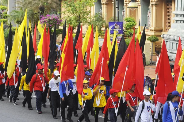 Putrajaya Malaysia Agosto 2019 Adolescentes Malaios Várias Etnias Marchando Estrada — Fotografia de Stock