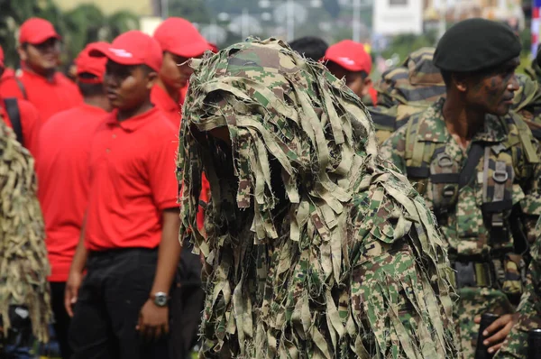 Seremban Malaysia August 2016 Tentara Malaysia Berseragam Dan Bersenjata Lengkap — Stok Foto