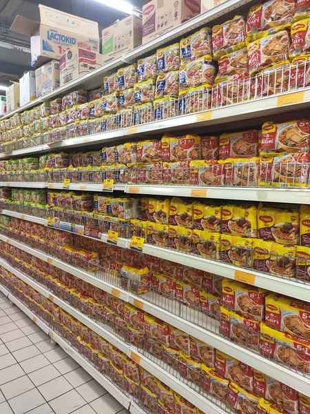 Kuala Lumpur Malaysia February 2020 슈퍼마켓의 진열대에 판매하기 패키지에 인스턴트 — 스톡 사진