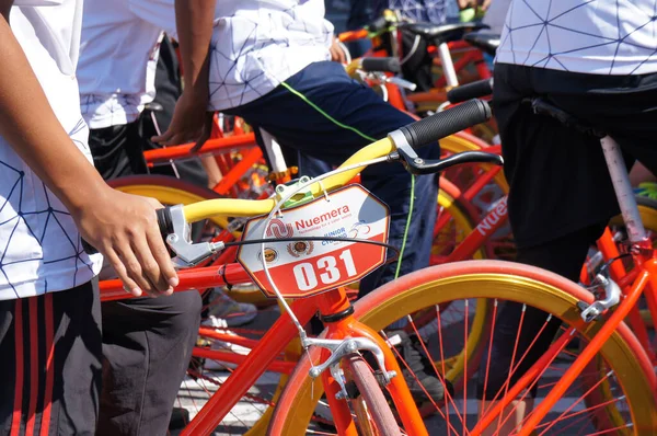 Kuala Lumpur Malaysia Março 2019 Grupo Adolescentes Usando Bicicletas Mesmo — Fotografia de Stock