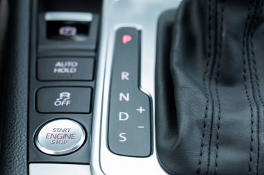 Durdur motoru düğmesini ve otomatik şanzıman ekran başlatmak