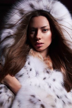  Kar kraliçesi. Soğuk kız.