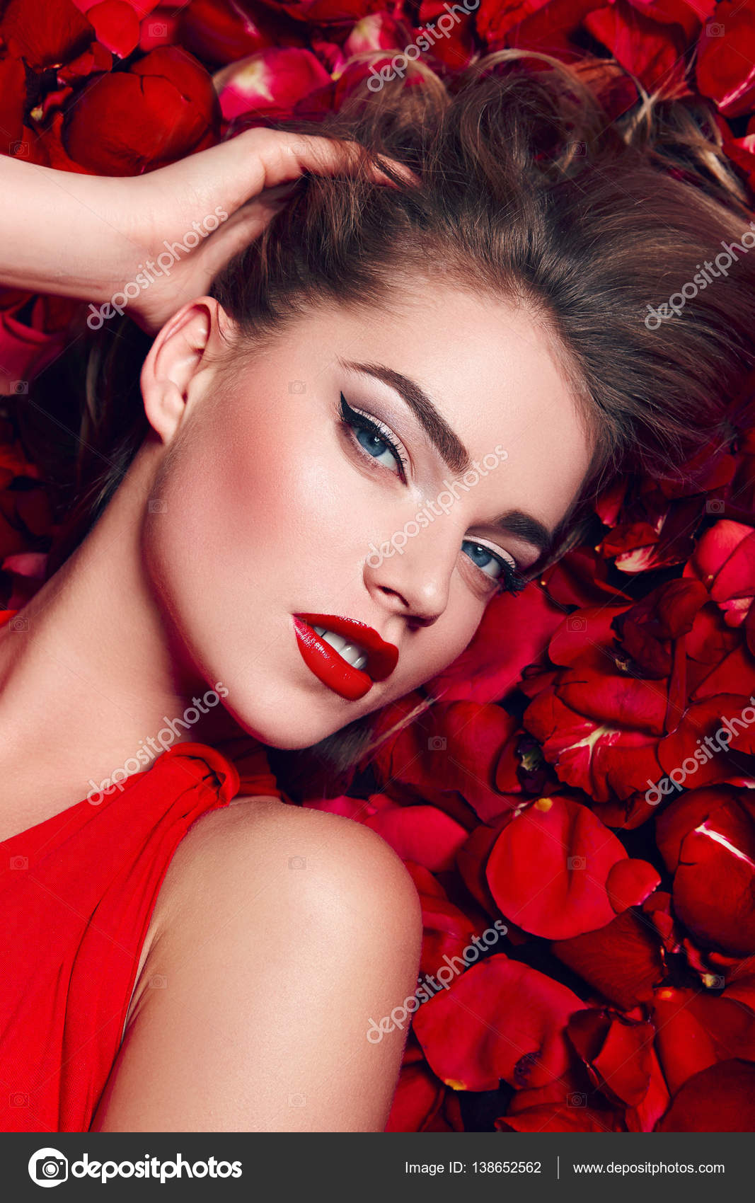 23,087 Rose Hairstyle Stock Photos, High-Res Pictures, and Images - Getty  Images