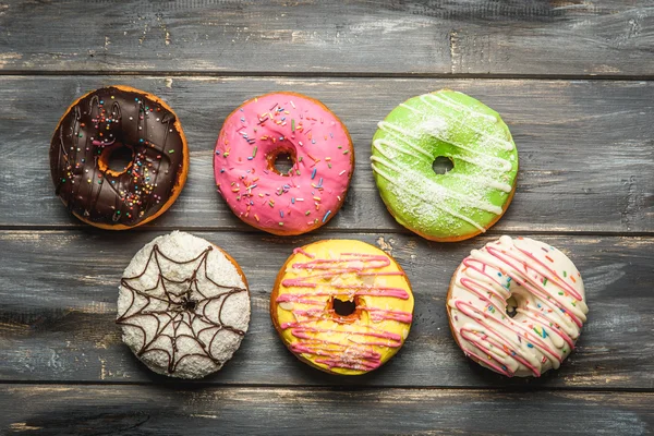 Çok renkli donut yelpazesine