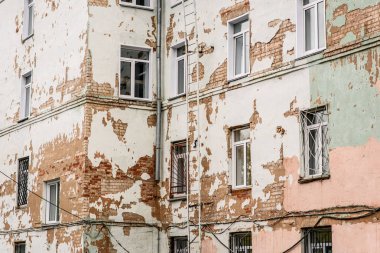 eski yüksek katlı bina onarım ihtiyacı