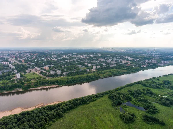 Vista superior sobre el panorama de la ciudad - Kirovo-Chepetsk Rusia — Foto de Stock