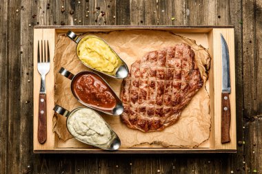 biftek ile farklı tip-in karışık soslar en iyi görünümü