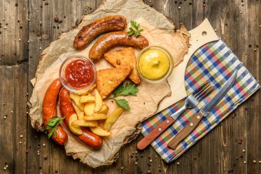 çeşitli aperatifler bira parşömen en iyi görünüm için