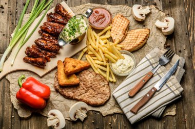 çeşitli aperatifler bira parşömen en iyi görünüm için