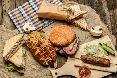 çeşitli aperatifler bira parşömen en iyi görünüm için