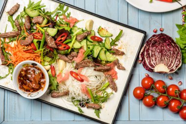 Et salatası ile plaka