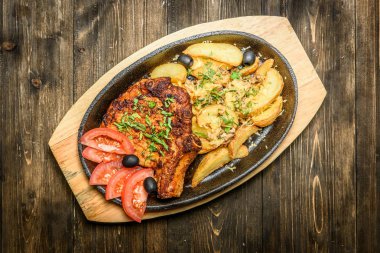 Kavrulmuş et ve patates tava