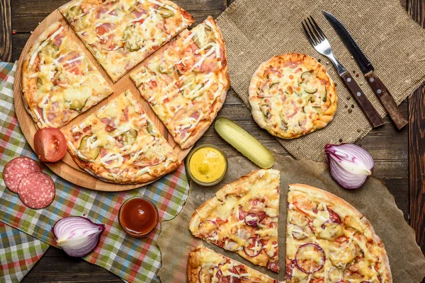 Sabrosa pizza diferente — Foto de Stock