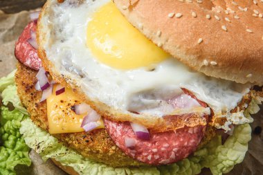 Hamburger sebze ve yumurta