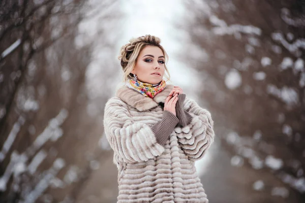 Beautiful girl in fur coat in winter in the forest — Stock Photo, Image