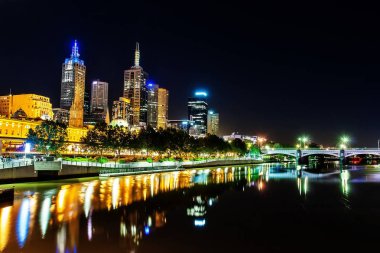 Melbourne güzel bir manzara Yarra nehri geçip şehir merkezinde.