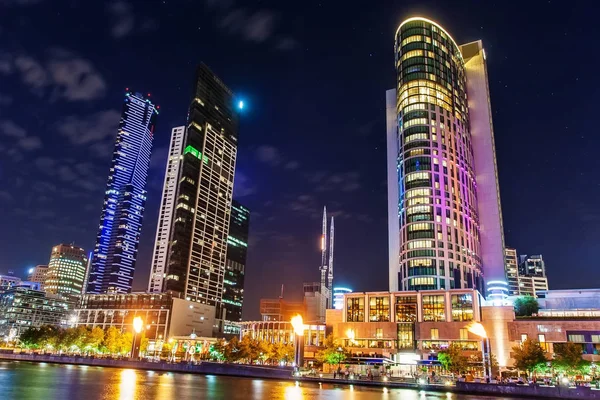 Melbourne güzel bir manzara Yarra nehri geçip şehir merkezinde.