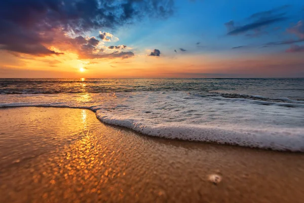 Seascape during sundown. Beautiful natural seascape — Stock Photo, Image