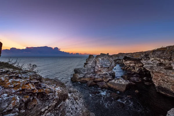 De manhã cedo, nascer do sol na aldeia de Tyulenovo, Bulgária . — Fotografia de Stock