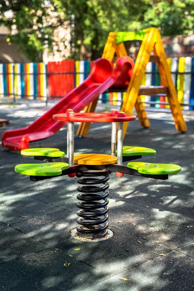 Lekplats i parken. — Stockfoto