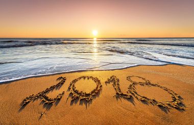 Yaklaşan yeni yıl ve geçen zaman kavramı. Sunrise.