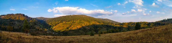 Karpat Dağları manzarası — Stok fotoğraf