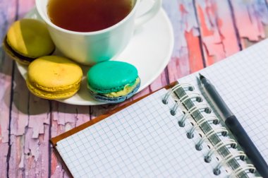 Acıbadem kurabiyesi pasta ile natürmort