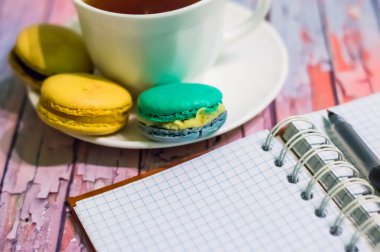 Acıbadem kurabiyesi pasta ile natürmort