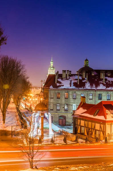 Nacht Lviv stadsgezicht — Stockfoto