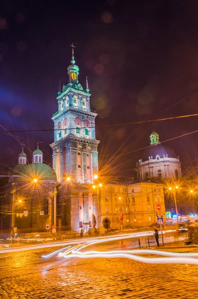 Gece Lviv cityscape — Stok fotoğraf