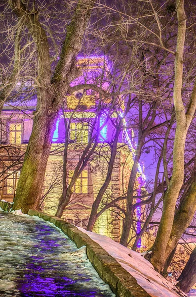 Gece Lviv cityscape uzun pozlama üzerinde — Stok fotoğraf