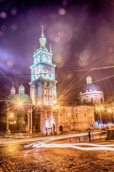 Nacht lviv Stadtbild auf der Langzeitbelichtung — Stockfoto