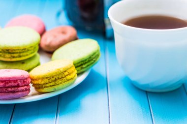 Natürmort fincan çay ve tatlı ile