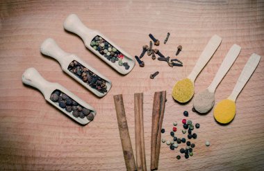 Natürmort baharat pişirme