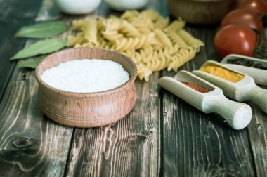 Natürmort makarna malzemelerle