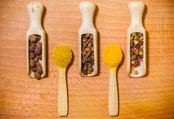 Natürmort baharat pişirme
