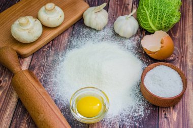 Natürmort makarna malzemelerle