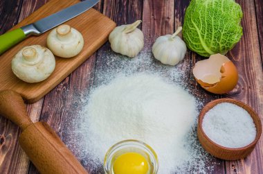 Natürmort makarna malzemelerle