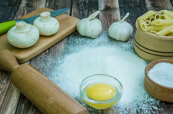 Zátiší s těstoviny ingredience — Stock fotografie