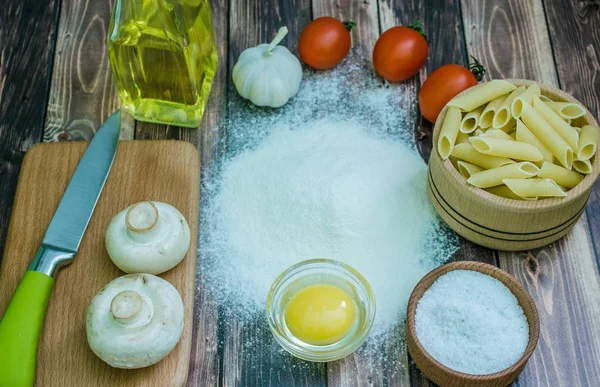 Bodegón con ingredientes de pasta — Foto de Stock