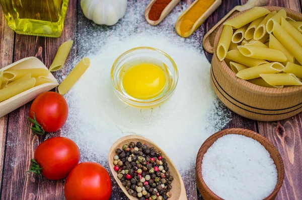 Natürmort makarna malzemelerle — Stok fotoğraf