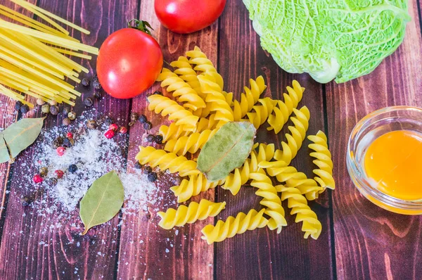 Natürmort makarna malzemelerle — Stok fotoğraf