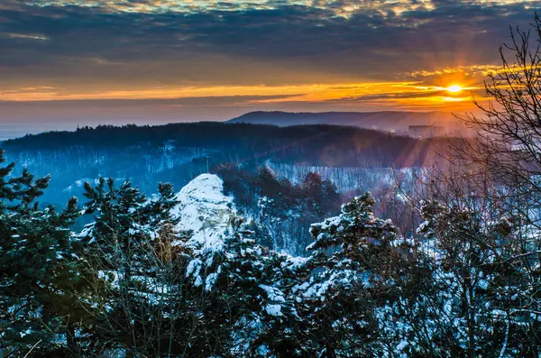 Natuur landschap tijdens zonsopgang — Stockfoto