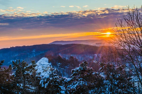 Natuur landschap tijdens zonsopgang — Stockfoto