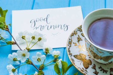 Fincan çay ve kek ile natürmort