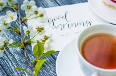 Fincan çay ve kek ile natürmort