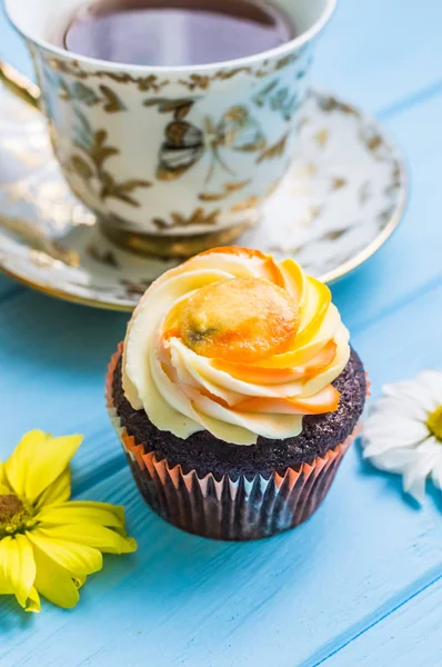 Bodegón con taza de té y pastel — Foto de Stock